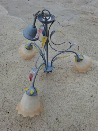 Lámpara de forja floral azul y multicolor