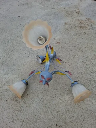 Lámpara de forja floral azul y multicolor