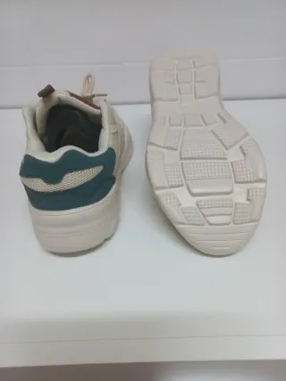 Zapatillas deportivas beige y verde