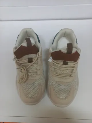 Zapatillas deportivas beige y verde