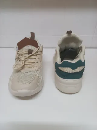 Zapatillas deportivas beige y verde