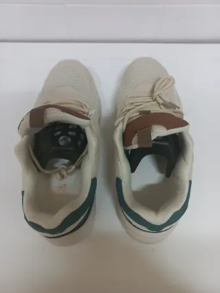 Zapatillas deportivas beige y verde