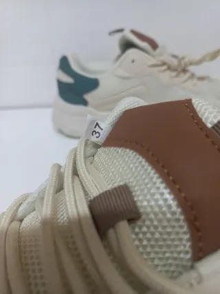 Zapatillas deportivas beige y verde