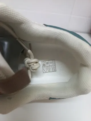 Zapatillas deportivas beige y verde