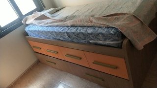 En BARCELONA, habitación juvenil completa.