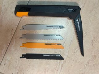 Sierra Plegable Toughbuilt + recambios