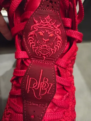 Zapatillas Nike LeBron Rojas