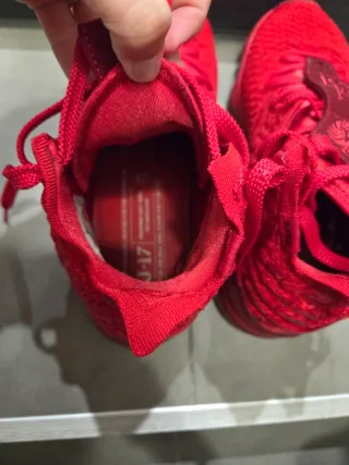 Zapatillas Nike LeBron Rojas