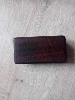 Caja tallada madera antigua para piedra de afilar