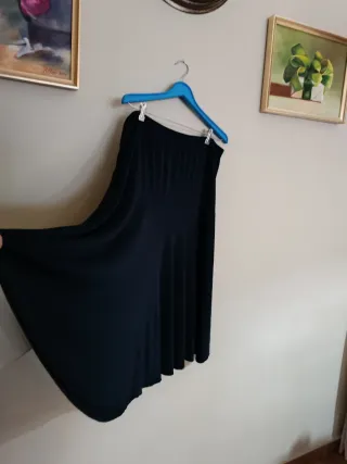 Falda larga de punto azul