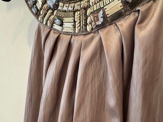 Vestido fiesta beige y plateado