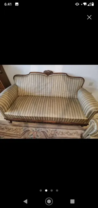 Tresillo y , de regalo la mesita.