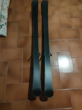 Esquís y Bolsa Salomon más  bastones