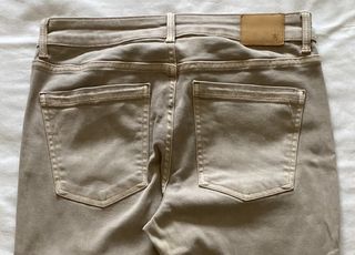 Pantalón corte vaquero. Hombre. Beige. Sfera. T 40