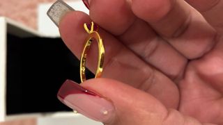 Anillo Corazón Dorado con Piedra Roja