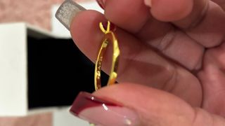 Anillo Corazón Dorado con Piedra Roja