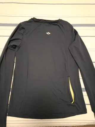 Camiseta deportiva manga larga negra