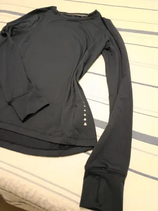 Camiseta deportiva manga larga negra