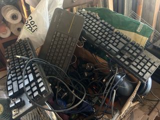 Lote Teclados y Cables Ordenador