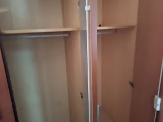 Armario de madera de cinco puertas