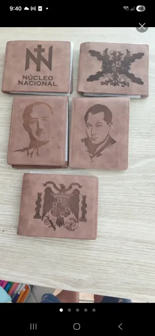 Monedero de piel con grabado