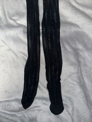 Medias altas de rayas verticales