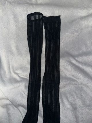 Medias altas de rayas verticales