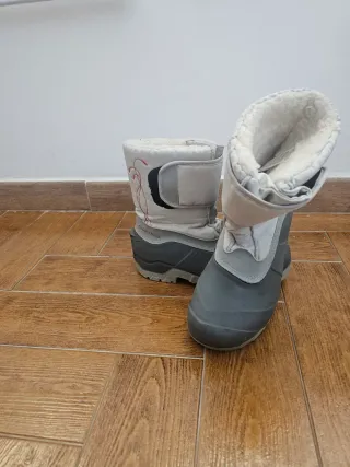 Botas de nieve Quechua grises y blancas