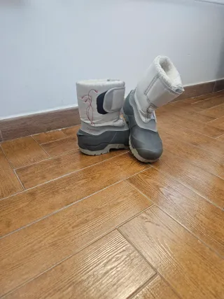 Botas de nieve Quechua grises y blancas