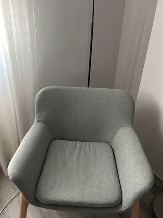 Sillón de tela verde claro