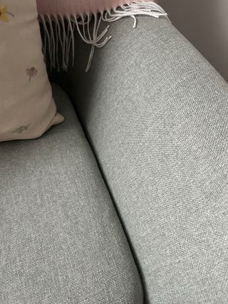 Sillón de tela verde claro