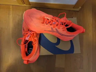 Asics Novablast 5 Naranja/Rosa