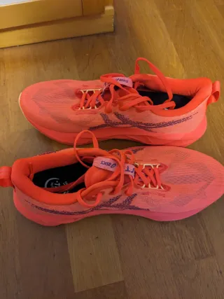 Asics Novablast 5 Naranja/Rosa