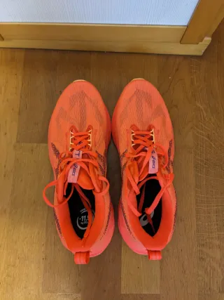 Asics Novablast 5 Naranja/Rosa