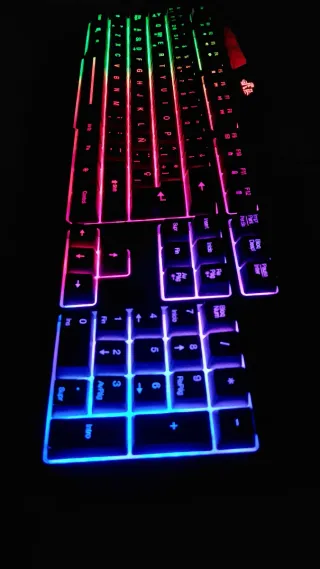 Tastiera da gioco retroilluminata multicolore