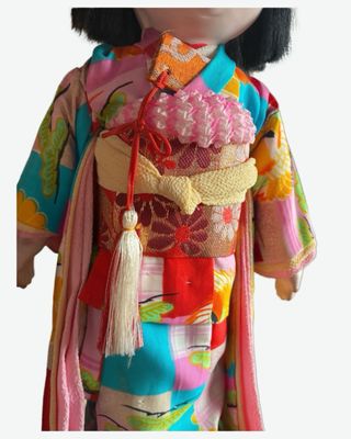 Bambola giapponese in porcellana