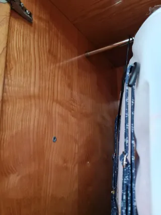 Armario de madera maciza