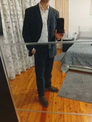 Completo grigio uomo mai usato: