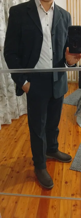 Completo grigio uomo mai usato: