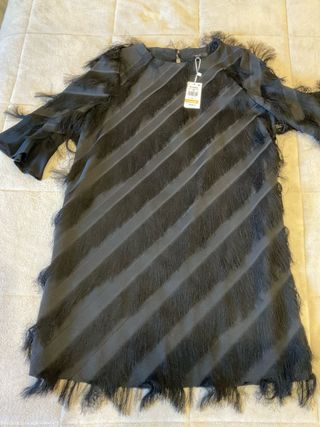 Vestido de fiesta negro con flecos