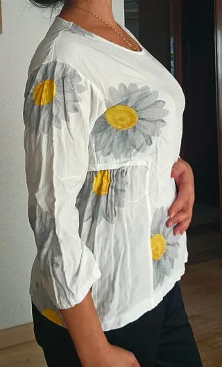 Blusa manga 3/4 con estampado floral