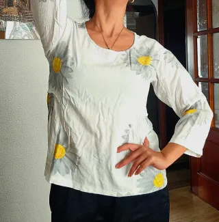 Blusa manga 3/4 con estampado floral