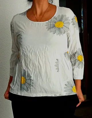 Blusa manga 3/4 con estampado floral