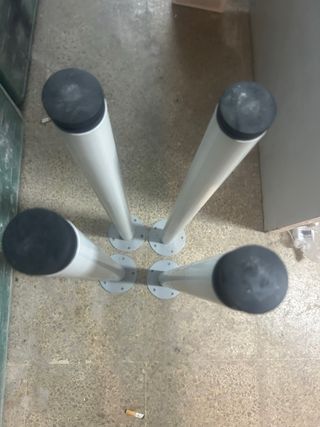 Patas Ikea Blancas (Metal y Goma)