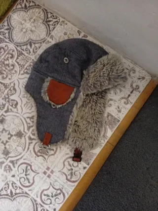 Gorro aviador gris con orejeras