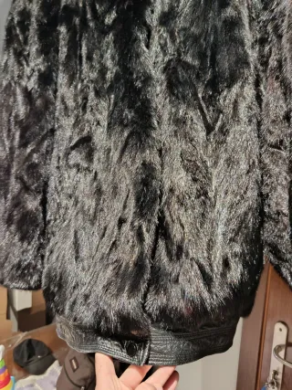 Bomber de pelo negro