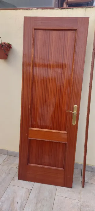 Puertas macizas Sapelly