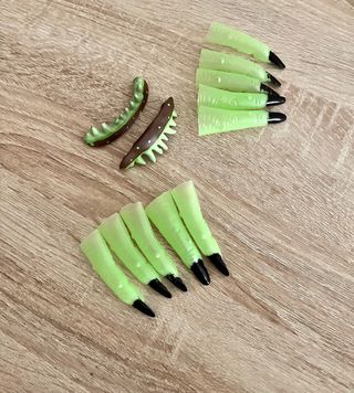 Dedos y dientes de disfraz