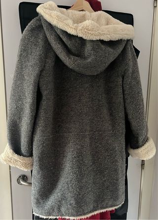 Abrigo gris con pelo