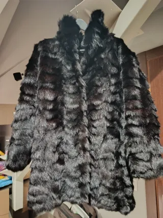 Abrigo de pelo negro